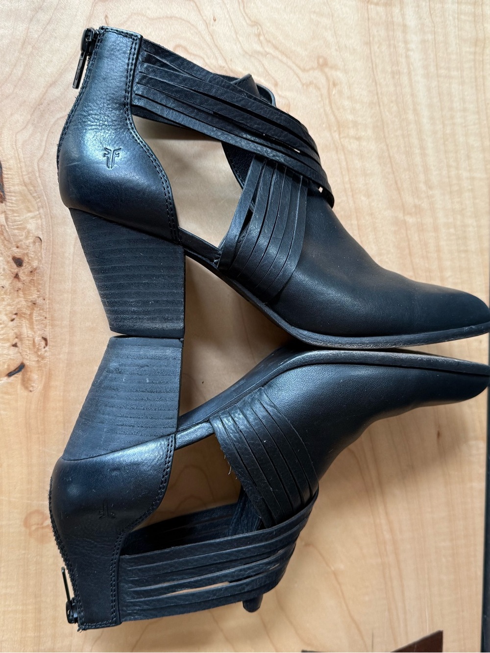 Frye Reed Horizon 8M Black Strappy Cutout Heeled Booties EUC, 2.75 heel, leather